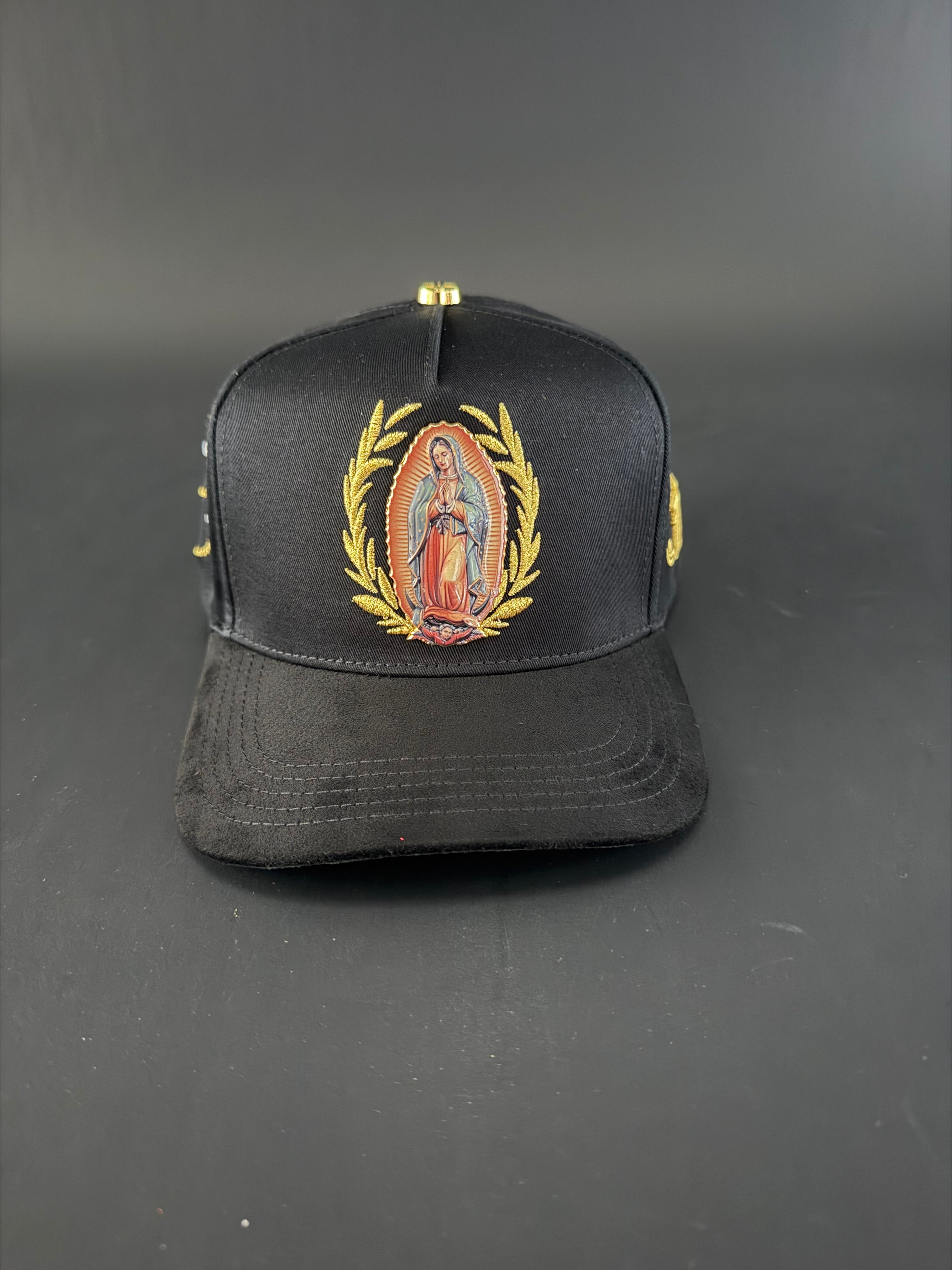 La Virgen con  rosario en black