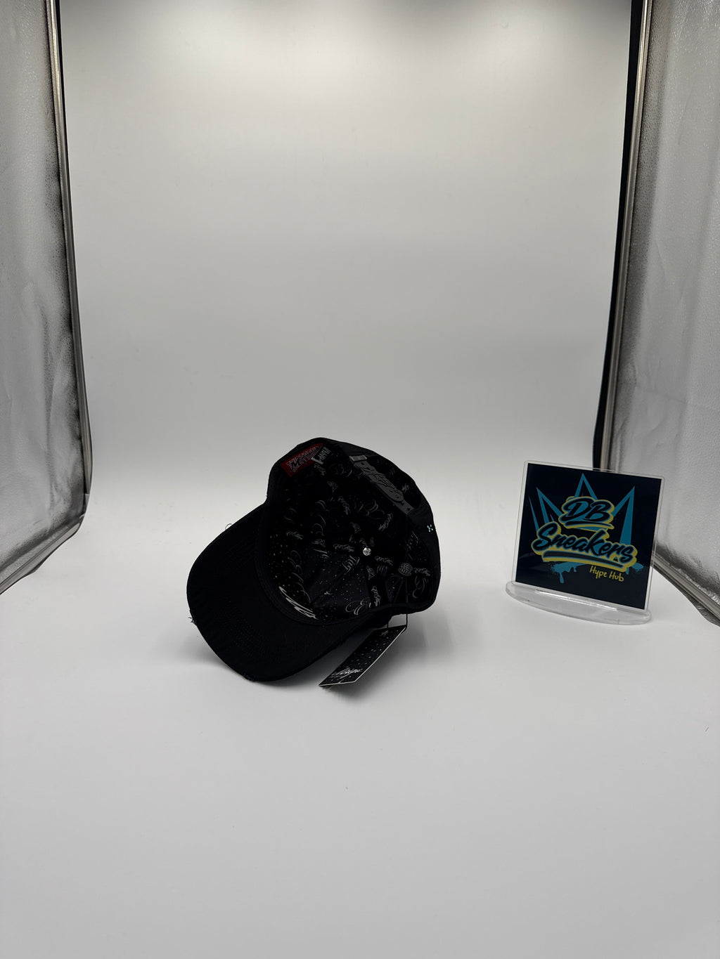 ThirtyOne hats  “Mago Universe”