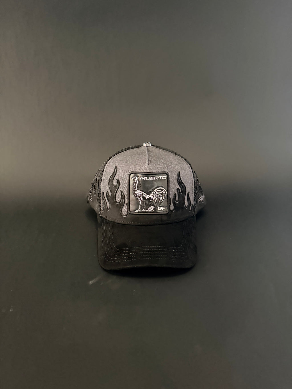 Gallo fino “Muerto” trucker