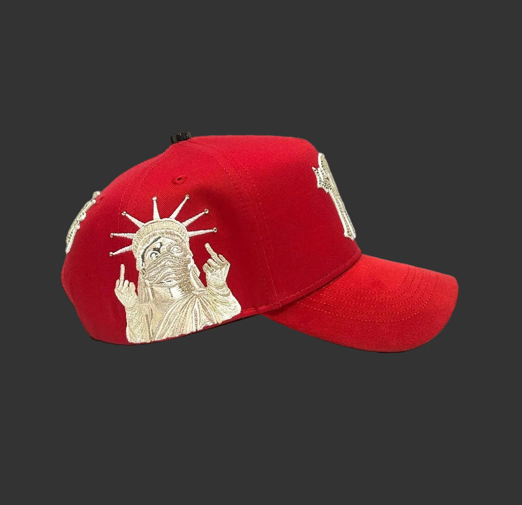 NY en rojo. El bordado cambia de color al sol