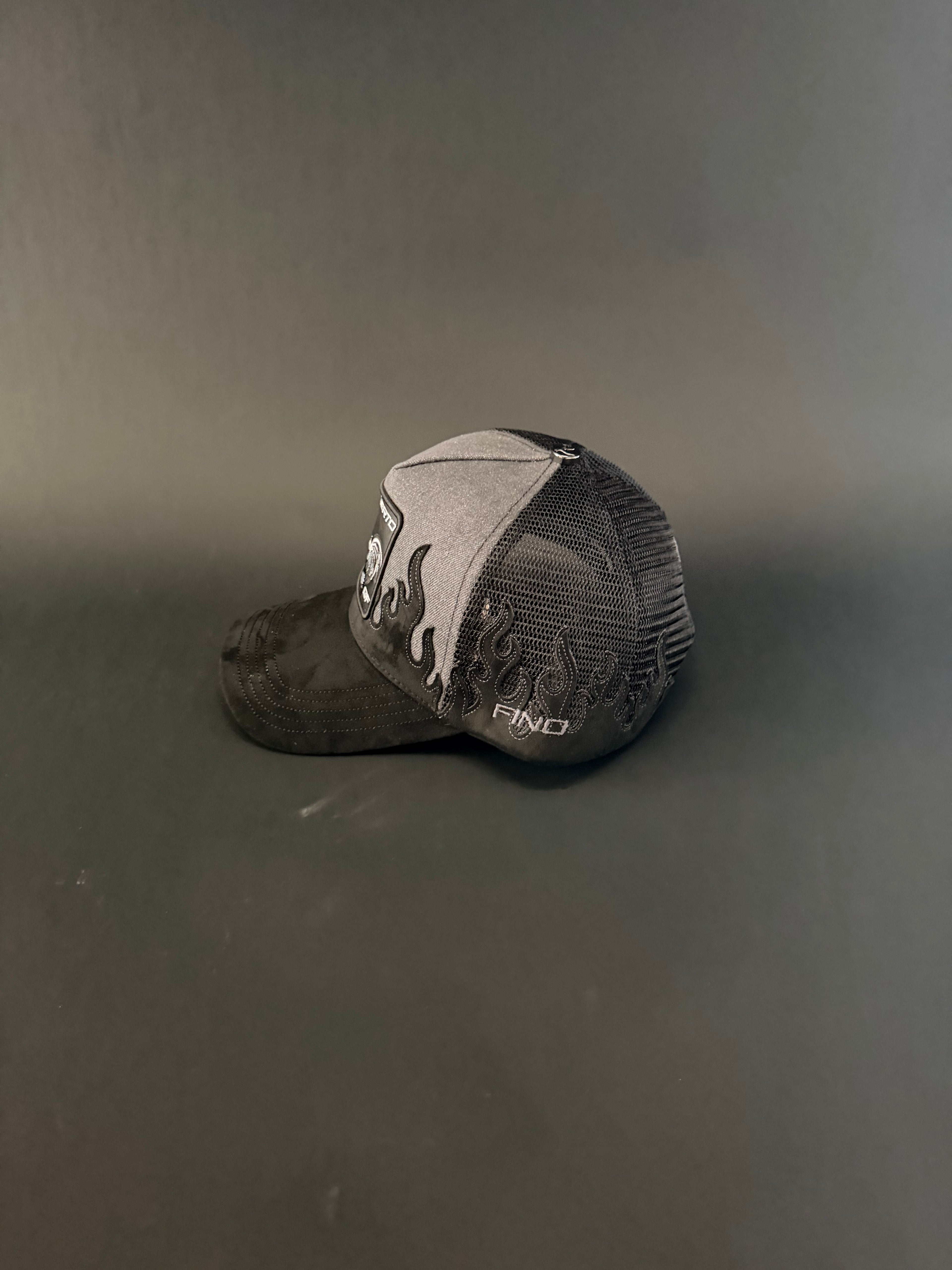 Gallo fino “Muerto” trucker