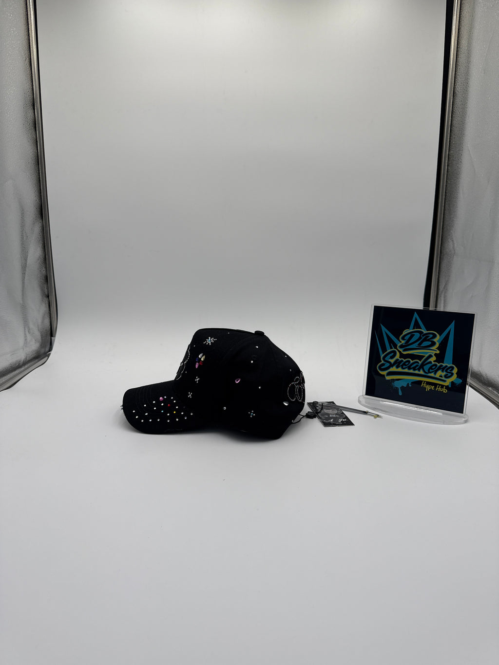 ThirtyOne hats  “Mago Universe”