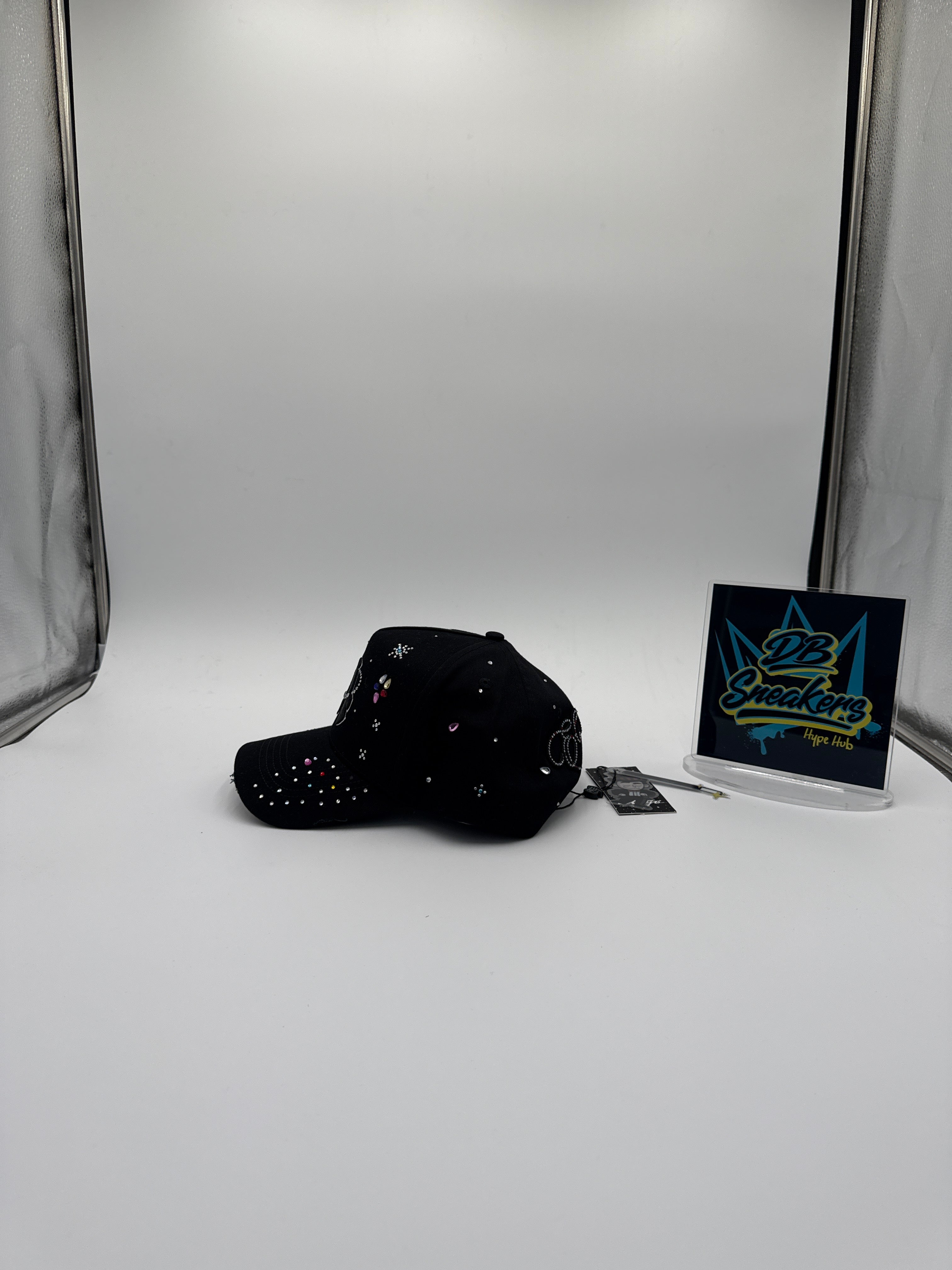 ThirtyOne hats  “Mago Universe”